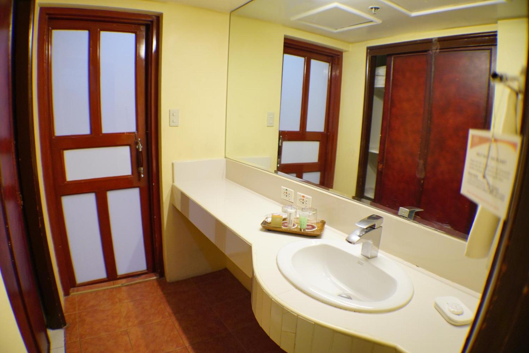 Bayview Park Hotel מנילה מראה חיצוני תמונה